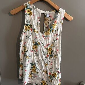 Bundle of 2!Old Navy White Floral Keyhole Sleeveless Camisole with Yellow Blooms